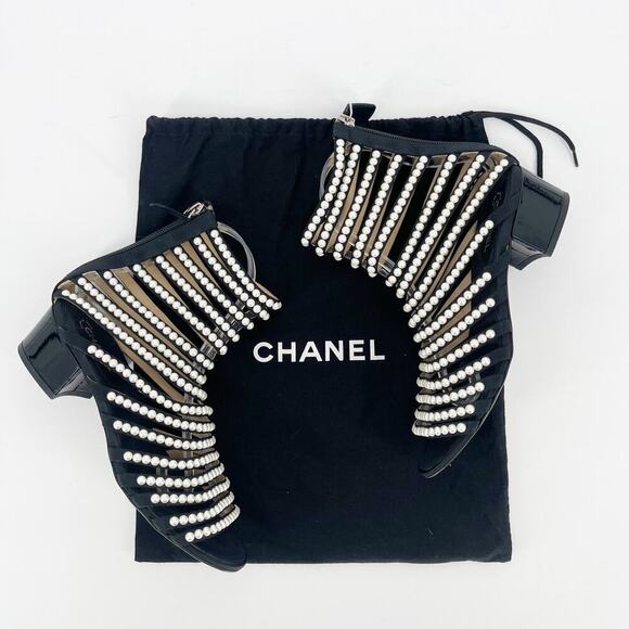 Chanel Pre-Fall 2016 Black Calfskin Pearl Detail Gladiator Sandal size 37 EU - Picture 2 of 16